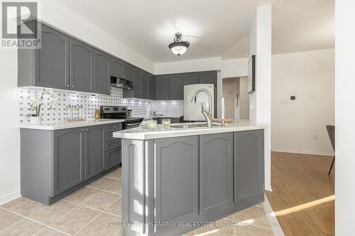 110 Puttingedge Drive, Whitby (Rolling Acres), ON - Indoor Photo Showing Kitchen With Upgraded Kitchen