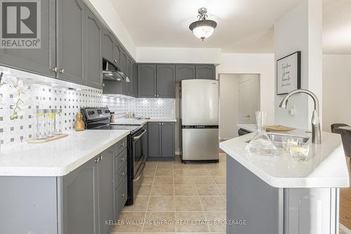 110 Puttingedge Drive, Whitby (Rolling Acres), ON - Indoor Photo Showing Kitchen With Upgraded Kitchen