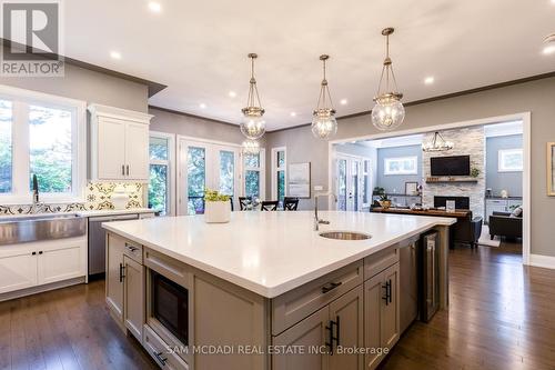 1285 Mineola Gardens, Mississauga, ON - Indoor Photo Showing Kitchen With Upgraded Kitchen