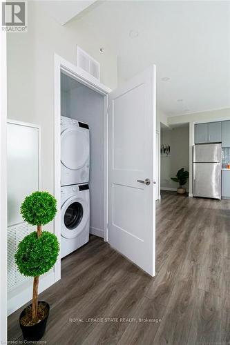 2302 - 15 Queen Street S, Hamilton, ON - Indoor Photo Showing Laundry Room