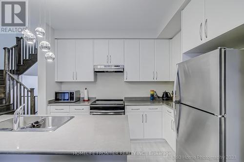 195 Beechborough Crescent, East Gwillimbury, ON - Indoor Photo Showing Kitchen With Double Sink