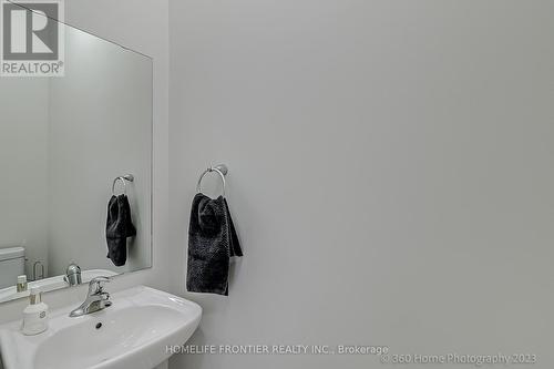 195 Beechborough Crescent, East Gwillimbury, ON - Indoor Photo Showing Bathroom