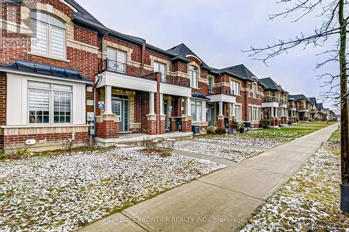 195 Beechborough Crescent, East Gwillimbury, ON - Outdoor With Facade