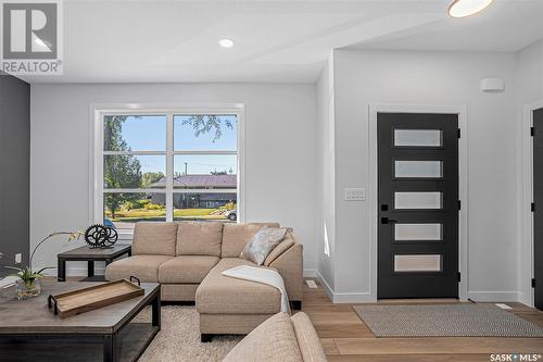 124A 106Th Street W, Saskatoon, SK - Indoor Photo Showing Living Room