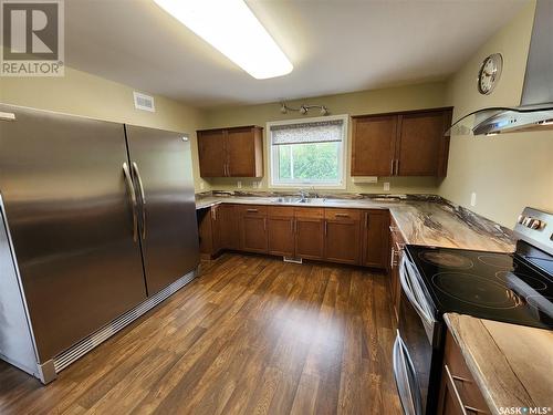 933 Front Street S, Broadview, SK - Indoor Photo Showing Kitchen With Double Sink