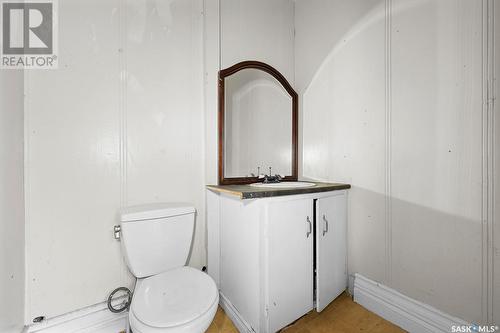 1524 Victoria Avenue, Regina, SK - Indoor Photo Showing Bathroom