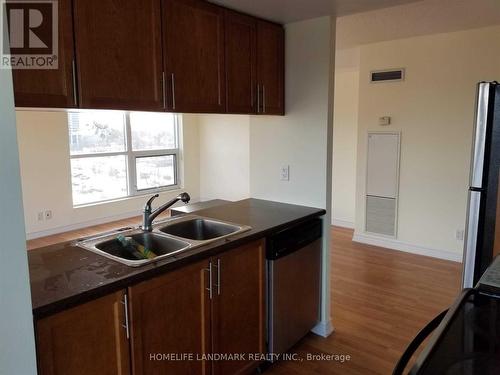 808 - 18 Harding Boulevard, Richmond Hill, ON - Indoor Photo Showing Kitchen With Double Sink