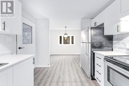 24 Flora Court, Innisfil, ON - Indoor Photo Showing Kitchen