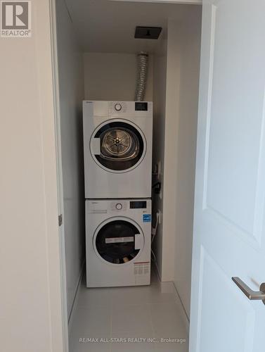 A 1504 - 30 Upper Mall Way S, Vaughan, ON - Indoor Photo Showing Laundry Room