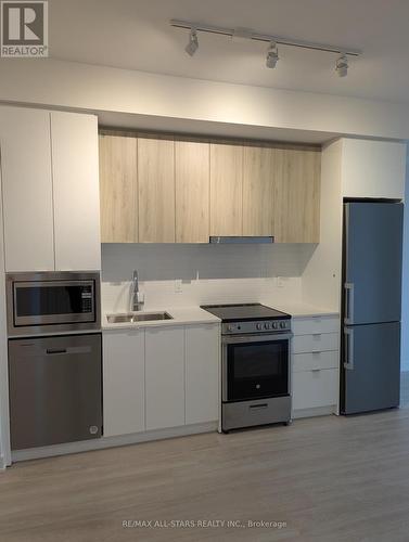 A 1504 - 30 Upper Mall Way S, Vaughan, ON - Indoor Photo Showing Kitchen