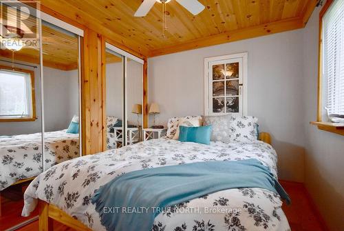 5632 Penetanguishene Road, Springwater, ON - Indoor Photo Showing Bedroom