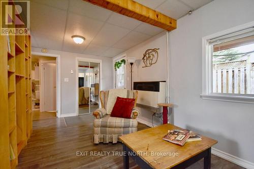 5632 Penetanguishene Road, Springwater, ON - Indoor Photo Showing Living Room