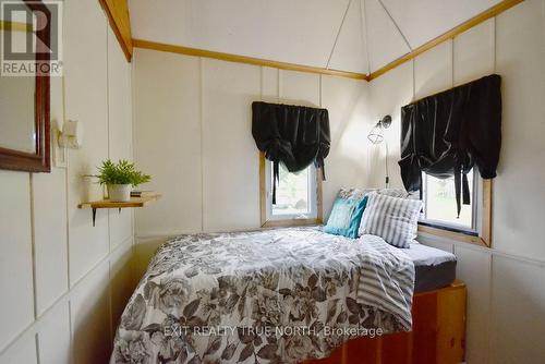 5632 Penetanguishene Road, Springwater, ON - Indoor Photo Showing Bedroom