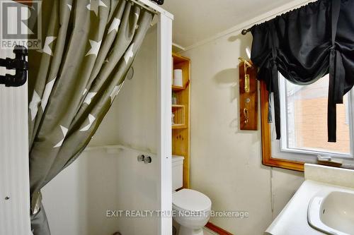 5632 Penetanguishene Road, Springwater, ON - Indoor Photo Showing Bathroom