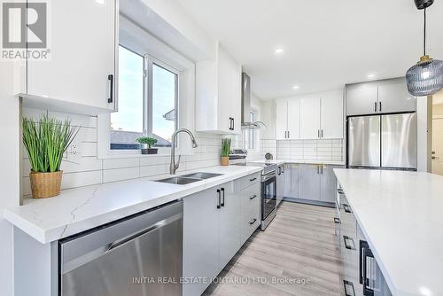 1762 Jalna Boulevard, London, ON - Indoor Photo Showing Kitchen With Double Sink With Upgraded Kitchen