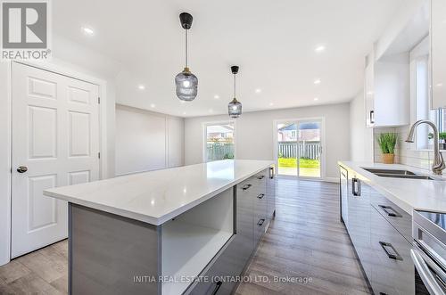 1762 Jalna Boulevard, London, ON - Indoor Photo Showing Kitchen With Double Sink With Upgraded Kitchen