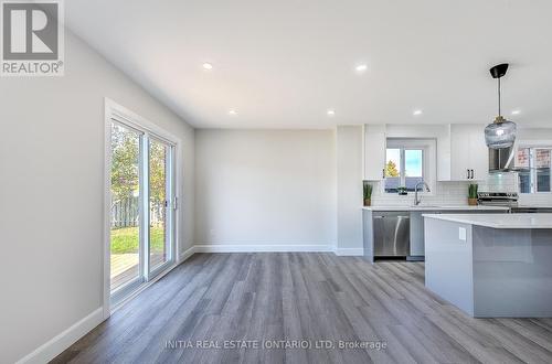 1762 Jalna Boulevard, London, ON - Indoor Photo Showing Kitchen