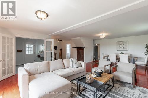 28286 Duff Line, Dutton/Dunwich (Dutton), ON - Indoor Photo Showing Living Room