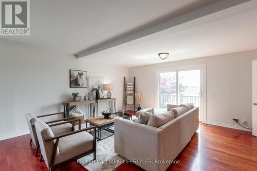 28286 Duff Line, Dutton/Dunwich (Dutton), ON - Indoor Photo Showing Living Room