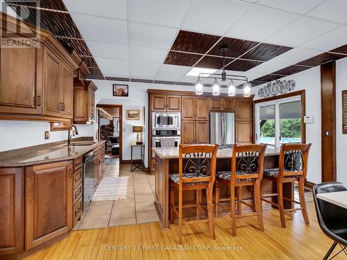 13660 Longwoods Road, Chatham-Kent (Thamesville), ON - Indoor Photo Showing Kitchen