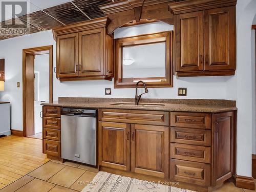 13660 Longwoods Road, Chatham-Kent (Thamesville), ON - Indoor Photo Showing Kitchen