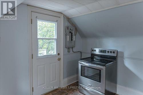 17 Thornton Avenue, London, ON - Indoor Photo Showing Kitchen