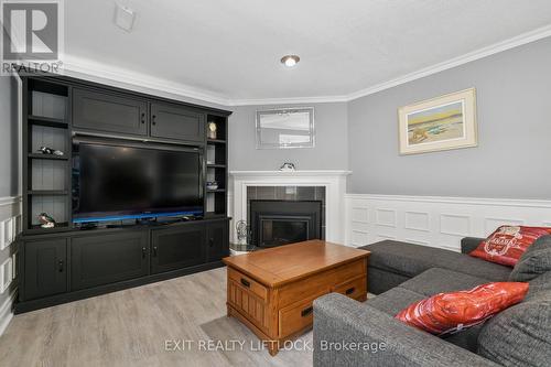 25 Edgewater Drive, Smith-Ennismore-Lakefield, ON - Indoor Photo Showing Living Room With Fireplace