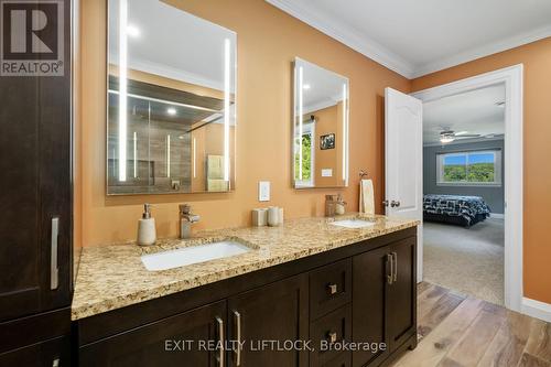 25 Edgewater Drive, Smith-Ennismore-Lakefield, ON - Indoor Photo Showing Bathroom