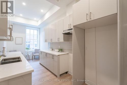 1980 Barber House Lane, Mississauga, ON - Indoor Photo Showing Kitchen With Double Sink