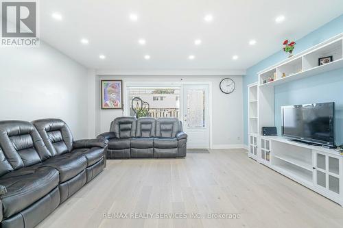 26 - 435 Silverstone Drive, Toronto, ON - Indoor Photo Showing Living Room