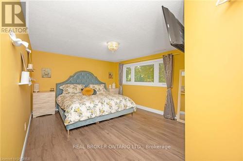 471 East 36Th Street, Hamilton, ON - Indoor Photo Showing Bedroom