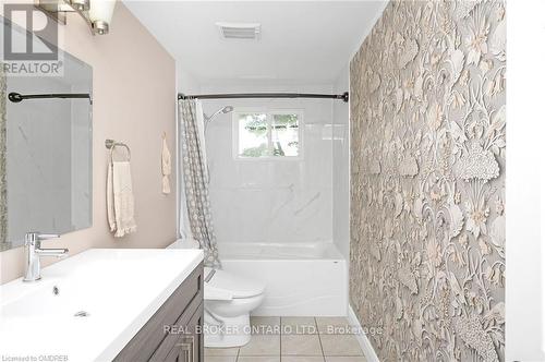 471 East 36Th Street, Hamilton, ON - Indoor Photo Showing Bathroom