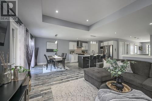 17 - 38 Elliott Trail, Thames Centre (Thorndale), ON - Indoor Photo Showing Living Room