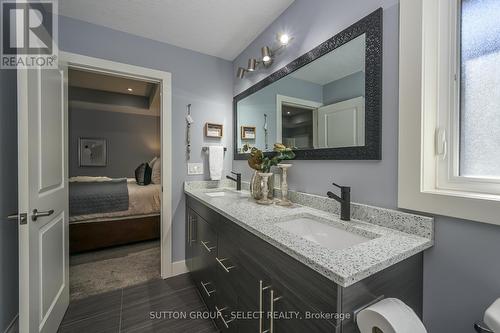 17 - 38 Elliott Trail, Thames Centre (Thorndale), ON - Indoor Photo Showing Bathroom