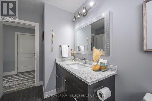 17 - 38 Elliott Trail, Thames Centre (Thorndale), ON - Indoor Photo Showing Bathroom