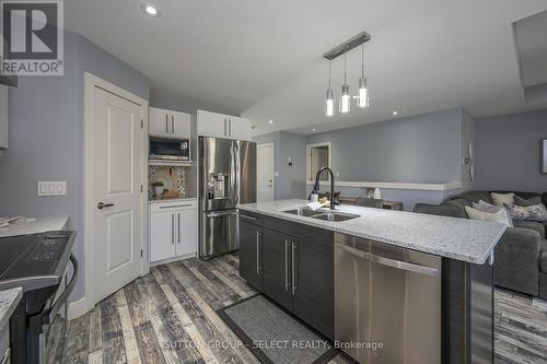 17 - 38 Elliott Trail, Thames Centre (Thorndale), ON - Indoor Photo Showing Kitchen With Double Sink