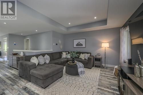 17 - 38 Elliott Trail, Thames Centre (Thorndale), ON - Indoor Photo Showing Living Room