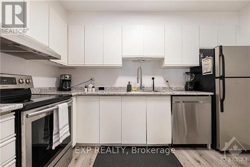 102 - 214 Viewmount Drive, Ottawa, ON - Indoor Photo Showing Kitchen With Stainless Steel Kitchen