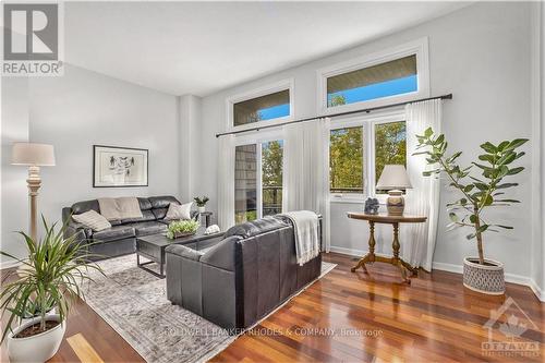 34 - 655 Richmond Road, Ottawa, ON - Indoor Photo Showing Living Room