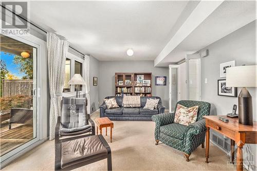 655 Richmond Road Unit#34, Ottawa, ON - Indoor Photo Showing Living Room