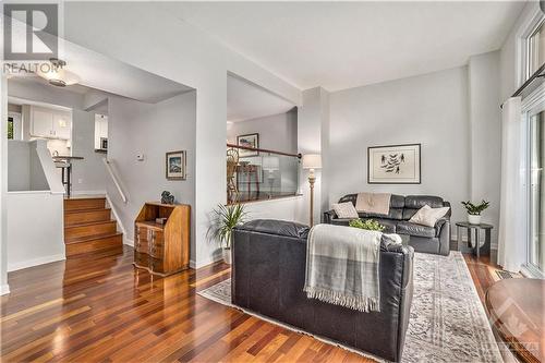 655 Richmond Road Unit#34, Ottawa, ON - Indoor Photo Showing Living Room