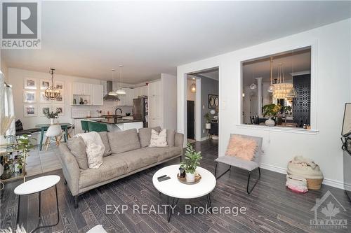 170 Lily Pond Street, Ottawa, ON - Indoor Photo Showing Living Room