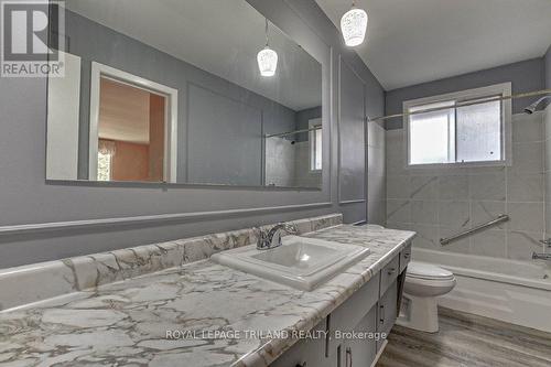 111 Friars Way, London, ON - Indoor Photo Showing Bathroom