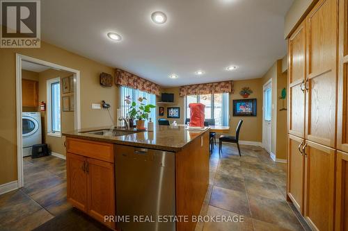 82 Muskoka Court, London, ON - Indoor Photo Showing Kitchen