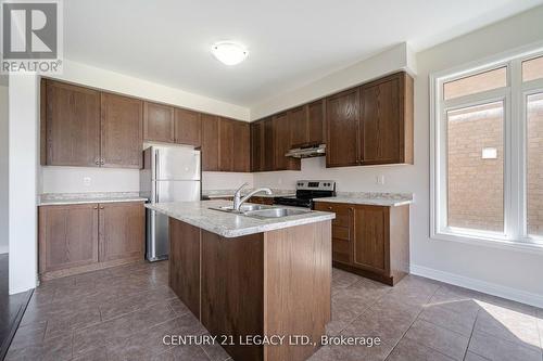 45 Atkinson Crescent, New Tecumseth, ON - Indoor Photo Showing Kitchen With Double Sink