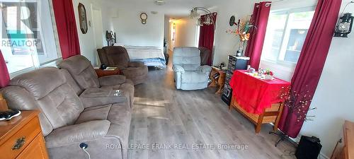 83 Belmont Street, Havelock-Belmont-Methuen, ON - Indoor Photo Showing Living Room