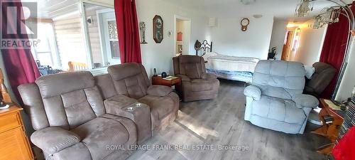 83 Belmont Street, Havelock-Belmont-Methuen, ON - Indoor Photo Showing Living Room