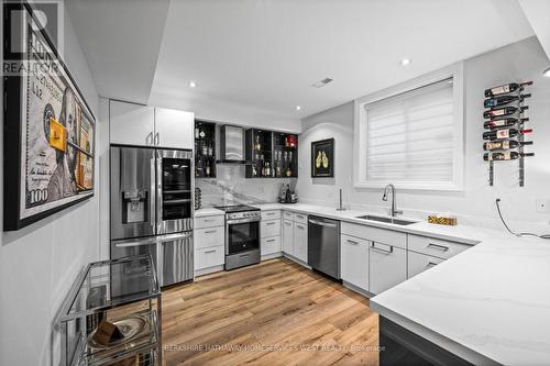 10 Rockingham Drive, Toronto, ON - Indoor Photo Showing Kitchen With Upgraded Kitchen