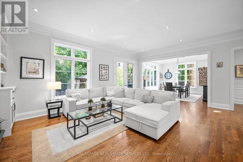 10 Rockingham Drive, Toronto, ON - Indoor Photo Showing Living Room