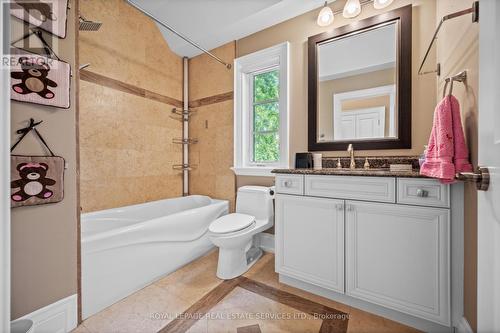 10 Rockingham Drive, Toronto, ON - Indoor Photo Showing Bathroom